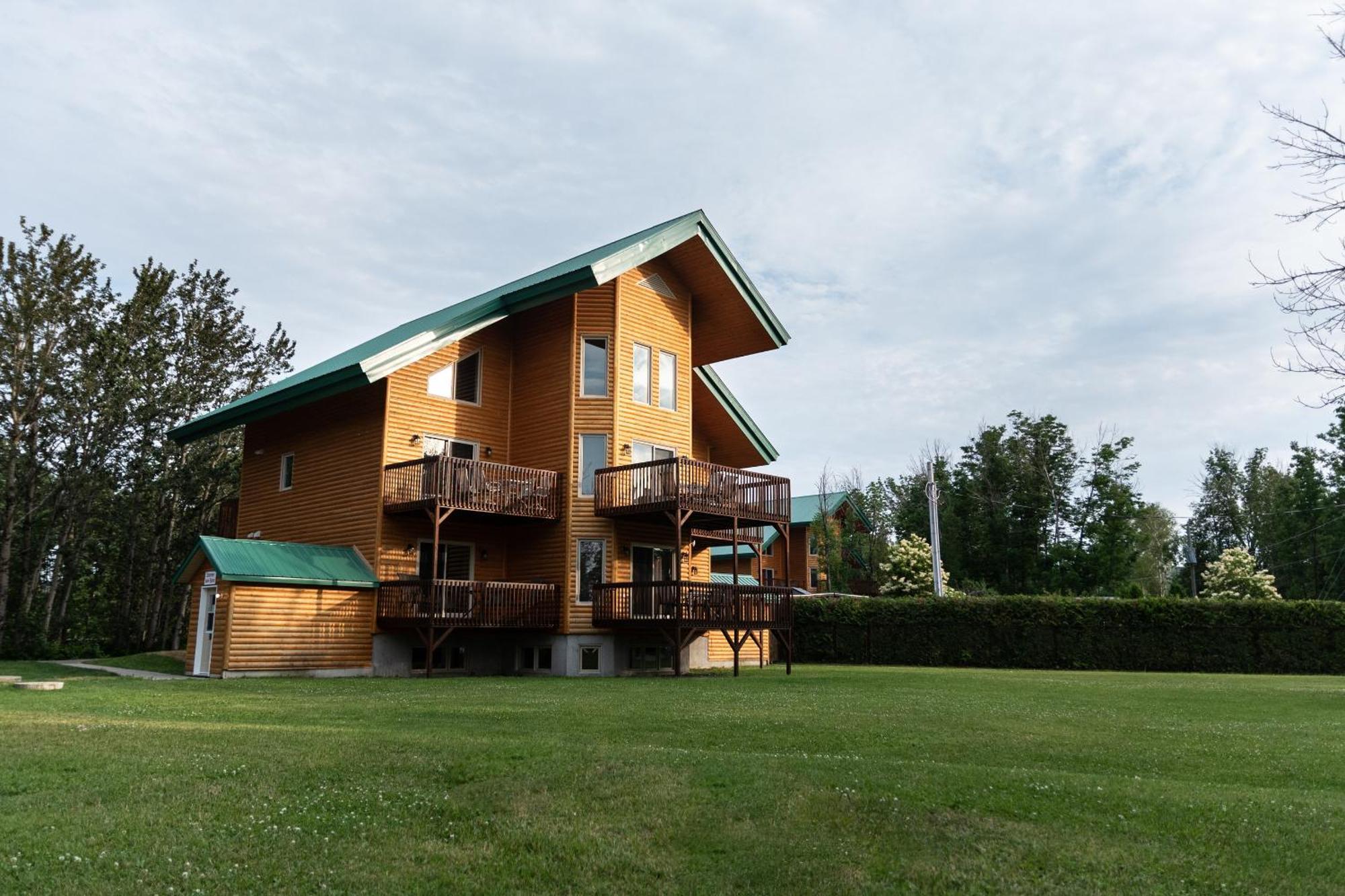 Chalets Et Spa Lac Saint-Jean Chambord Exterior foto